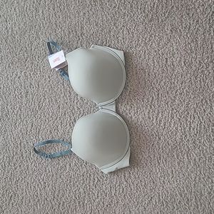 Brand new with tags still Hanes bra size 38D